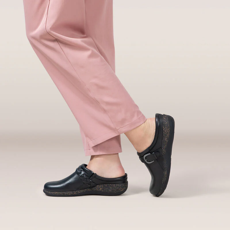 Libby Comfort Clog - Black - Image 9